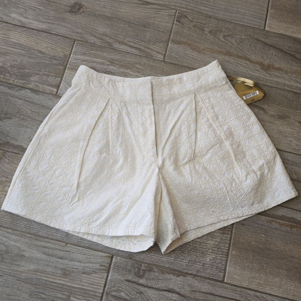 Womens Ryegrass Quilted Pleated Shorts Off white with Pockets  size 2